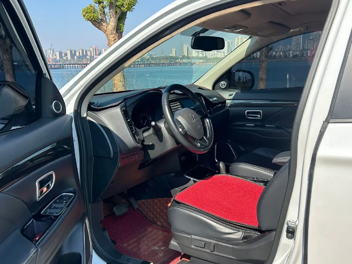 2019 Mitsubishi Outlander 2.0L 166HP L4 CVT,autocango,china used car exporter,china ev exporter,chinese used car exporter,chinese used ev exporter