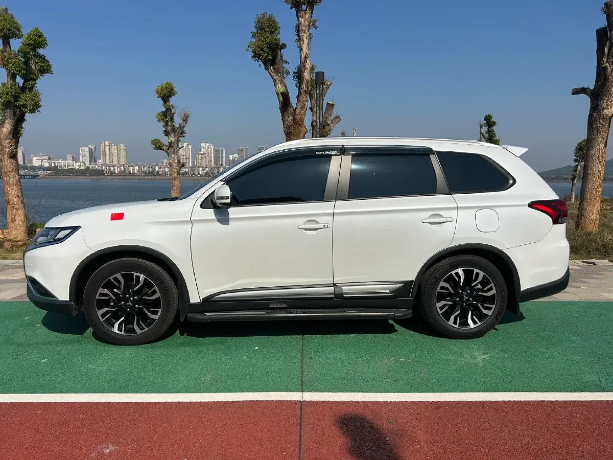 2019 Mitsubishi Outlander 2.0L 166HP L4 CVT,autocango,china used car exporter,china ev exporter,chinese used car exporter,chinese used ev exporter