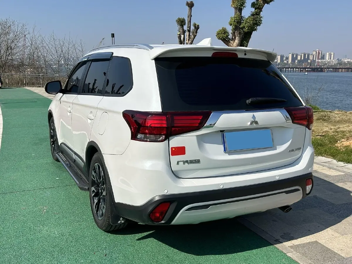 2019 Mitsubishi Outlander 2.0L 166HP L4 CVT,autocango,china used car exporter,china ev exporter,chinese used car exporter,chinese used ev exporter