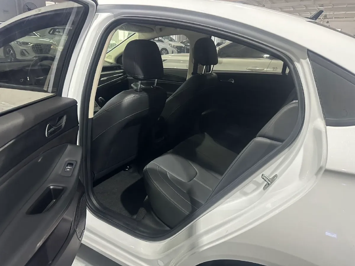 2021 Chery Arrizo 5 1.5L 116HP L4 5MT,autocango,china used car exporter,china ev exporter,chinese used car exporter,chinese used ev exporter