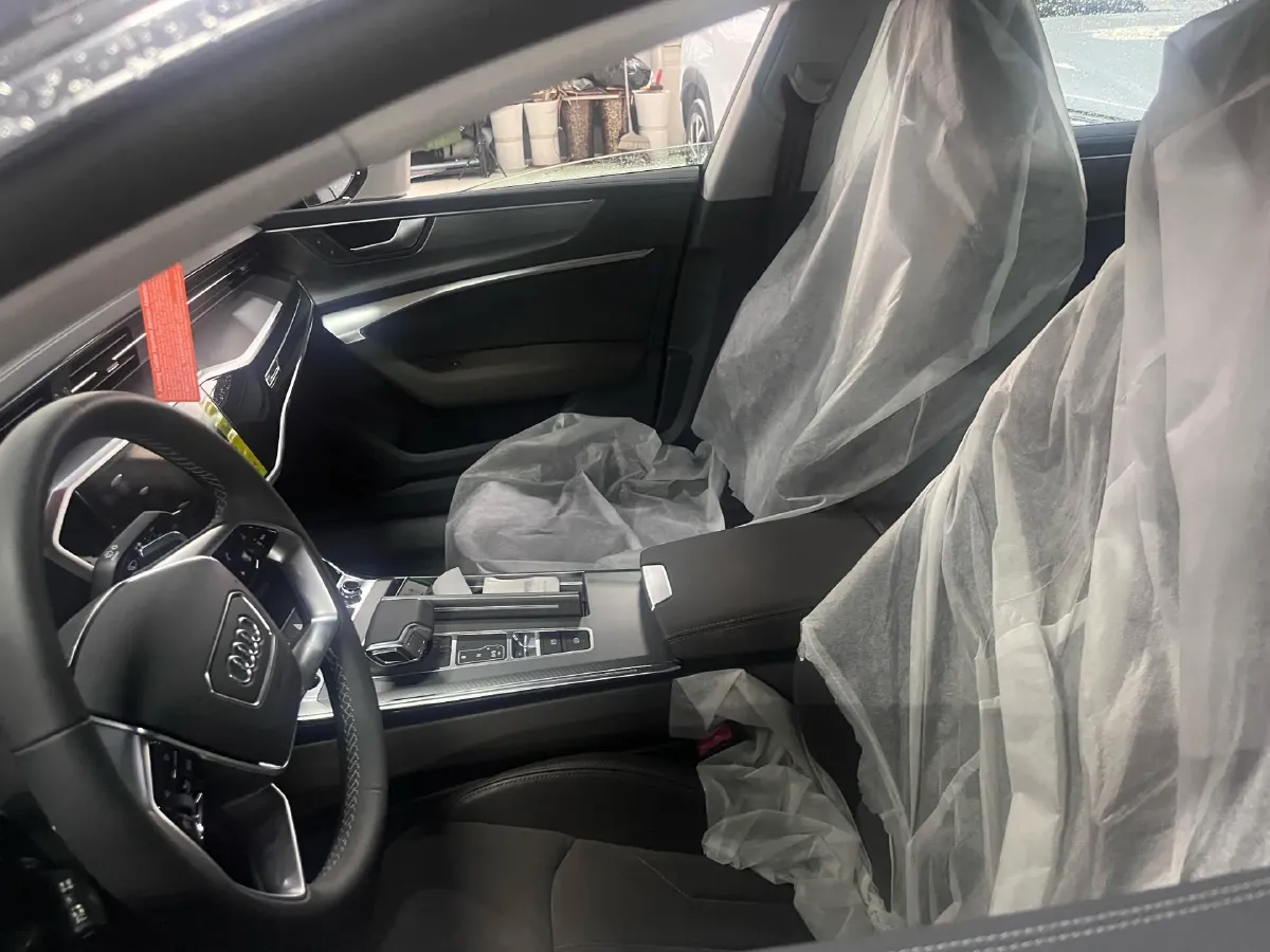 2024 Audi A7L 2.0T 245HP L4 7DCT,autocango,china used car exporter,china ev exporter,chinese used car exporter,chinese used ev exporter