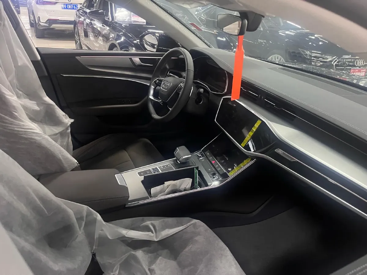 2024 Audi A7L 2.0T 245HP L4 7DCT,autocango,china used car exporter,china ev exporter,chinese used car exporter,chinese used ev exporter