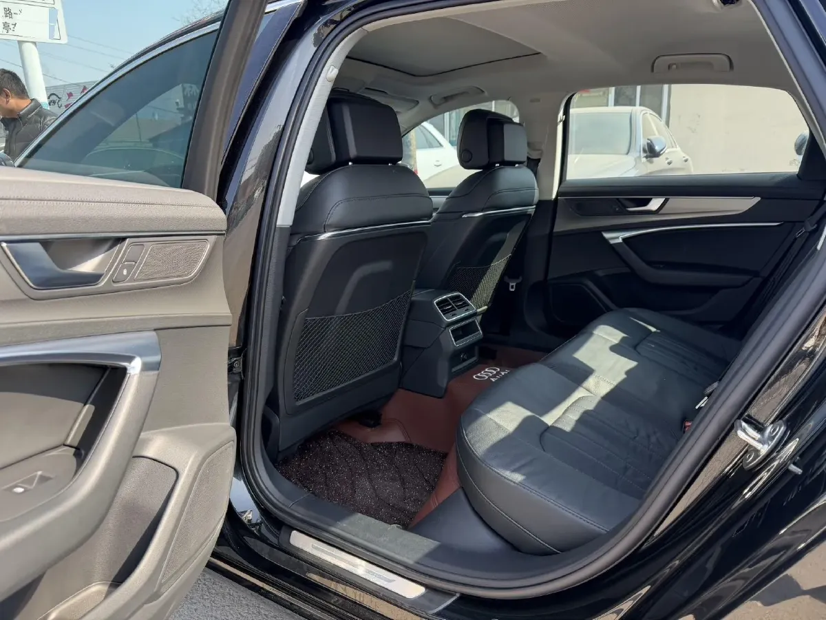 2021 Audi A6L 2.0T 190HP L4 7DCT,autocango,china used car exporter,china ev exporter,chinese used car exporter,chinese used ev exporter