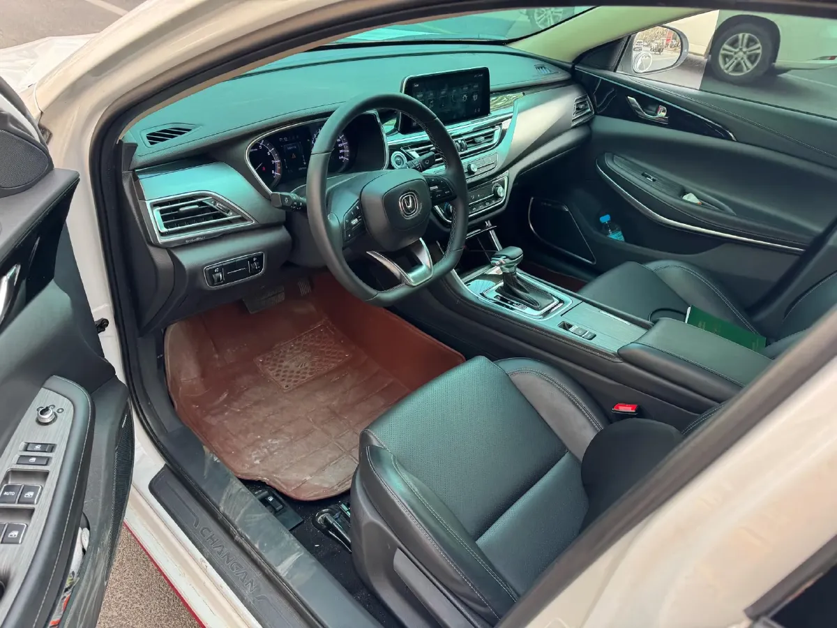 2021 ChangAn Raeton CC 1.5T 180HP L4 7DCT,autocango,china used car exporter,china ev exporter,chinese used car exporter,chinese used ev exporter