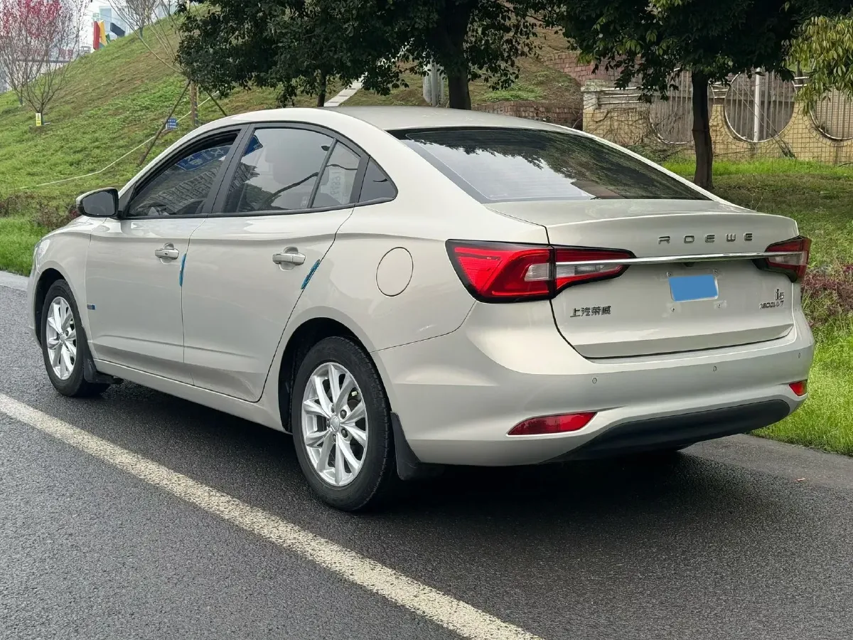 2021 Roewe i5 1.5L 120HP L4 5MT,autocango,china used car exporter,china ev exporter,chinese used car exporter,chinese used ev exporter