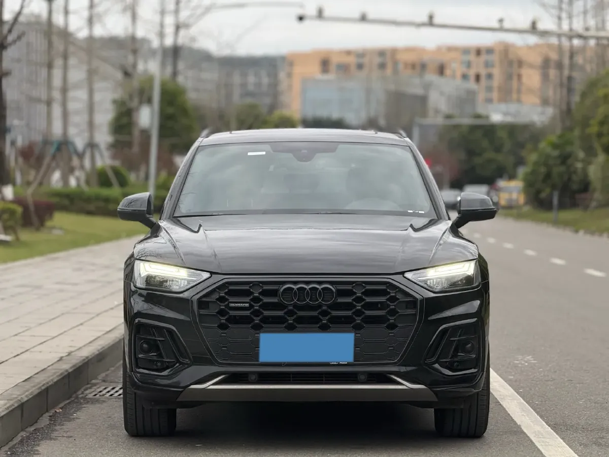 2022 Audi Q5L 2.0T 190HP L4 7DCT,autocango,china used car exporter,china ev exporter,chinese used car exporter,chinese used ev exporter