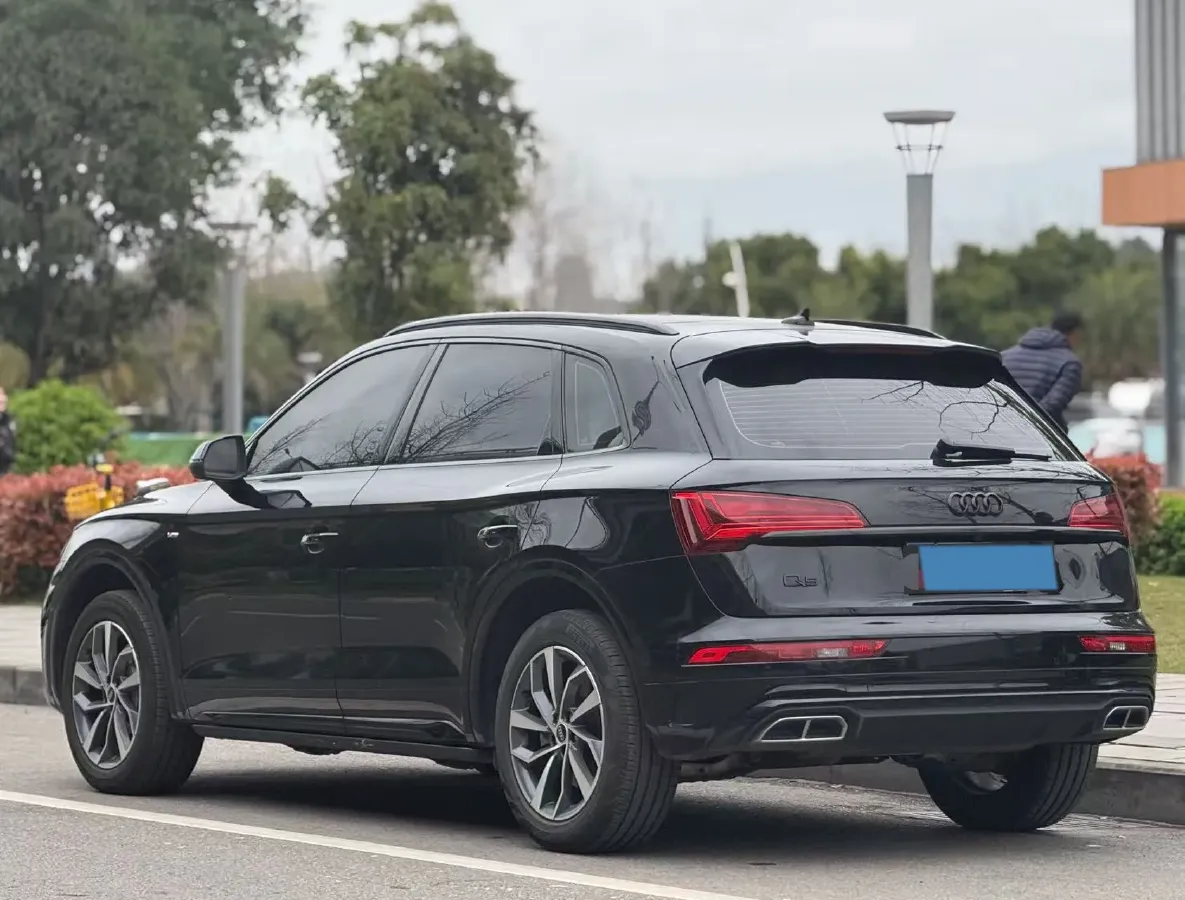 2022 Audi Q5L 2.0T 190HP L4 7DCT,autocango,china used car exporter,china ev exporter,chinese used car exporter,chinese used ev exporter