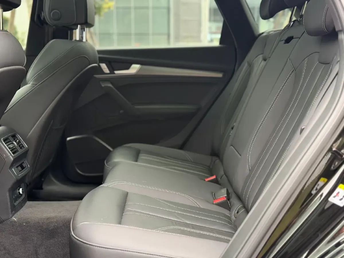 2022 Audi Q5L 2.0T 190HP L4 7DCT,autocango,china used car exporter,china ev exporter,chinese used car exporter,chinese used ev exporter