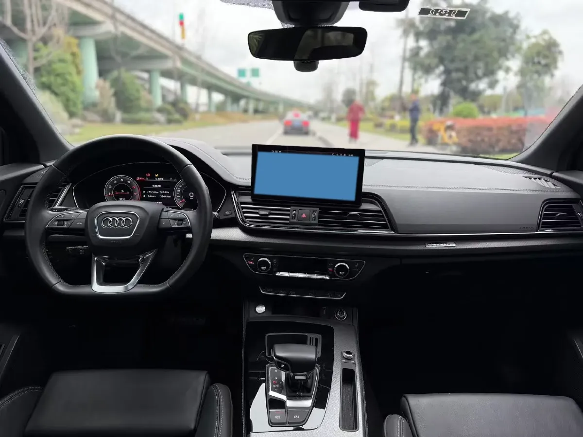 2022 Audi Q5L 2.0T 190HP L4 7DCT,autocango,china used car exporter,china ev exporter,chinese used car exporter,chinese used ev exporter