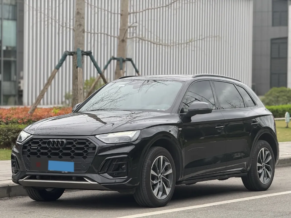 2022 Audi Q5L 2.0T 190HP L4 7DCT,autocango,china used car exporter,china ev exporter,chinese used car exporter,chinese used ev exporter