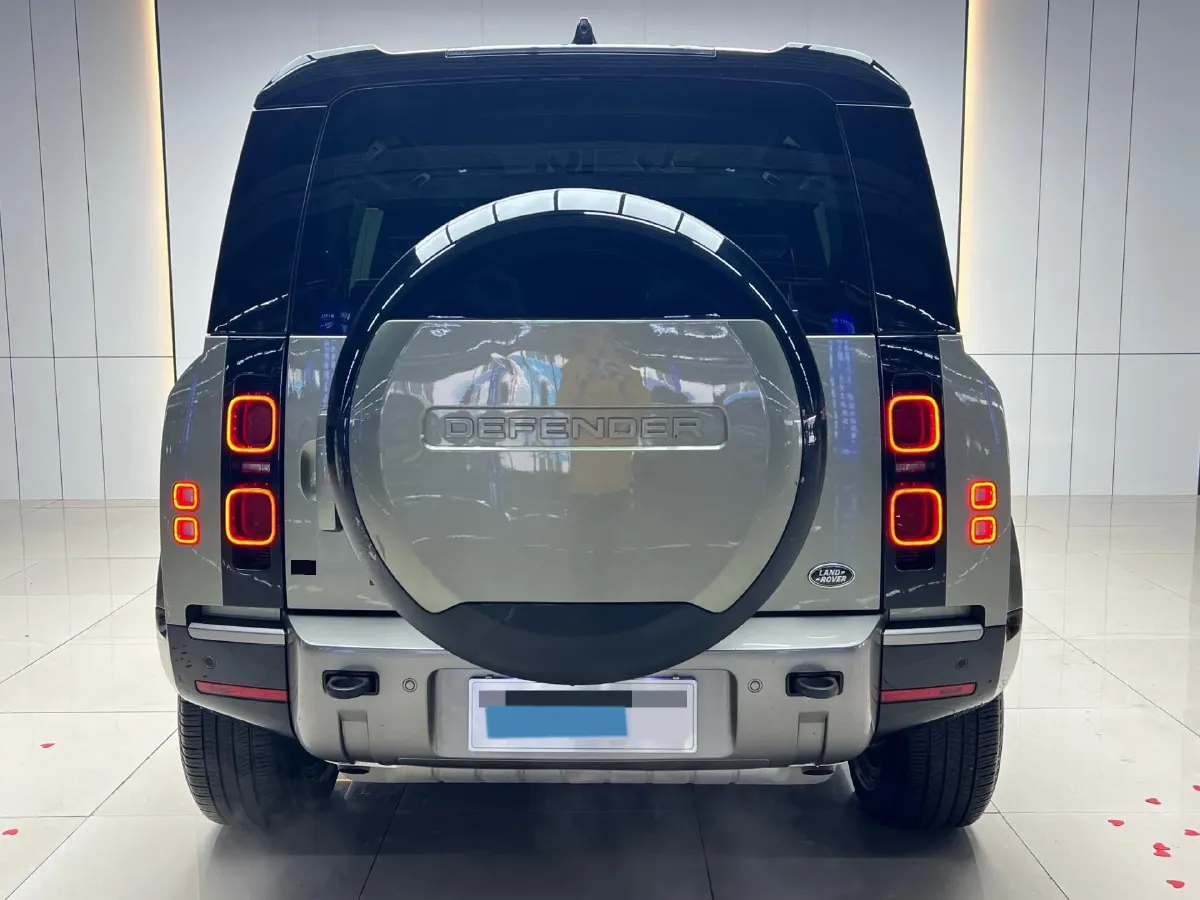 2023 Land Rover Defender 3.0T 400HP L6 8AT,autocango,china used car exporter,china ev exporter,chinese used car exporter,chinese used ev exporter