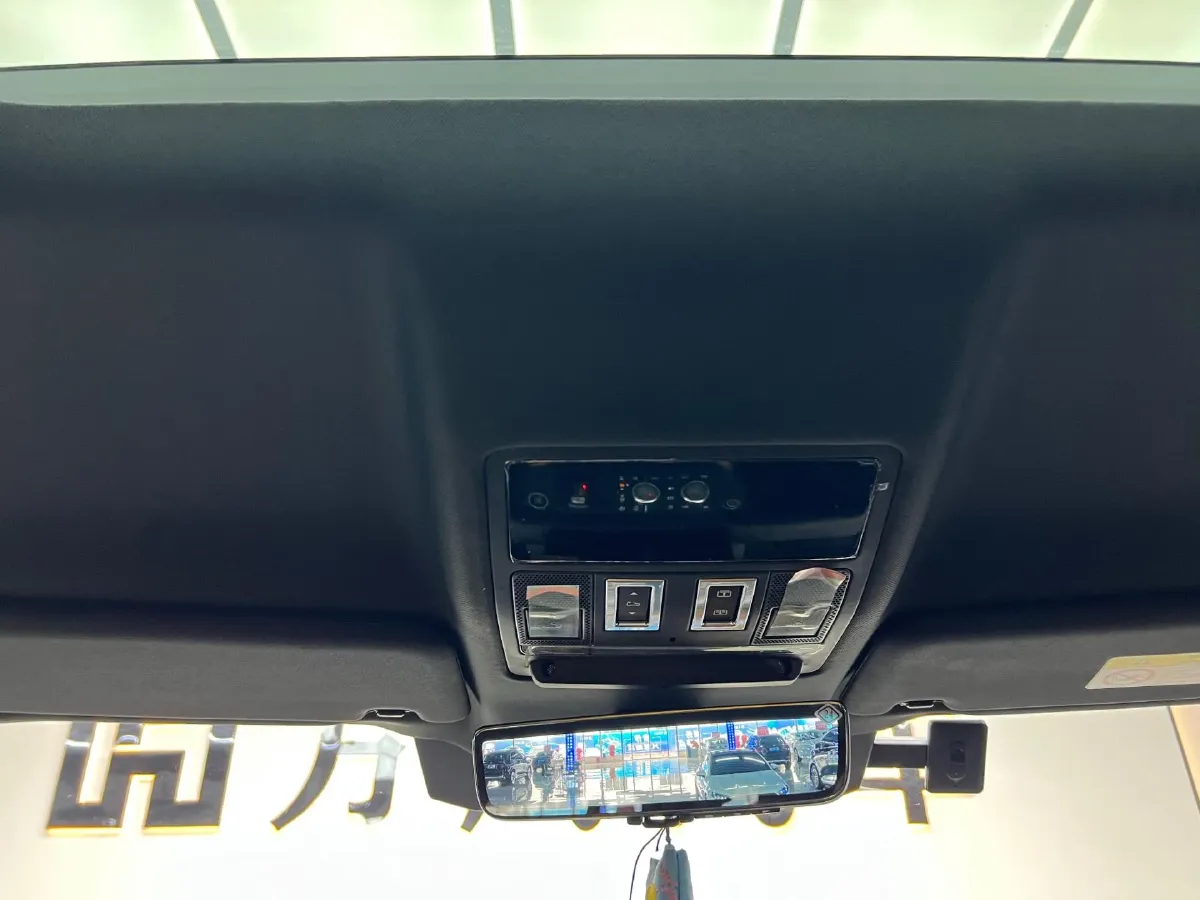 2023 Land Rover Defender 3.0T 400HP L6 8AT,autocango,china used car exporter,china ev exporter,chinese used car exporter,chinese used ev exporter