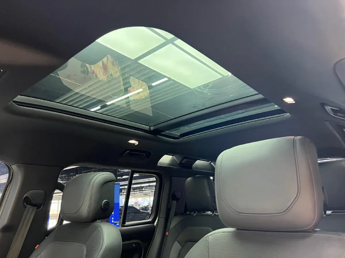 2023 Land Rover Defender 3.0T 400HP L6 8AT,autocango,china used car exporter,china ev exporter,chinese used car exporter,chinese used ev exporter