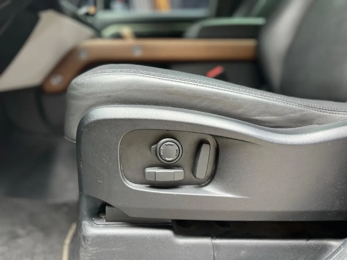 2023 Land Rover Defender 3.0T 400HP L6 8AT,autocango,china used car exporter,china ev exporter,chinese used car exporter,chinese used ev exporter