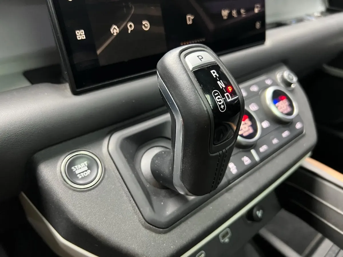 2023 Land Rover Defender 3.0T 400HP L6 8AT,autocango,china used car exporter,china ev exporter,chinese used car exporter,chinese used ev exporter