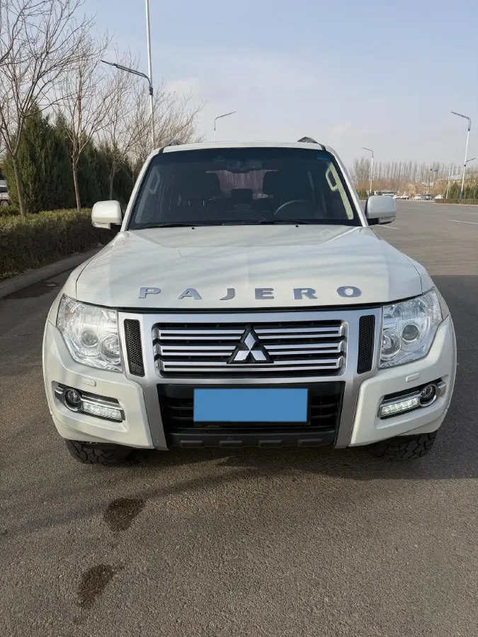 2016 Mitsubishi Pajero 3.0L 174HP V6 5AT,autocango,china used car exporter,china ev exporter,chinese used car exporter,chinese used ev exporter
