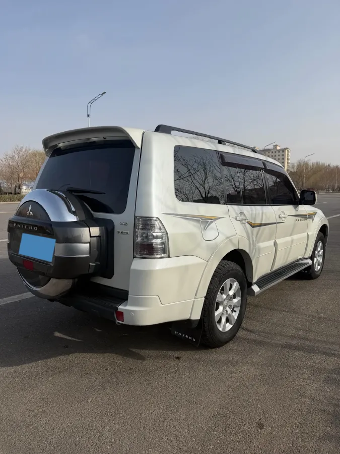 2016 Mitsubishi Pajero 3.0L 174HP V6 5AT,autocango,china used car exporter,china ev exporter,chinese used car exporter,chinese used ev exporter