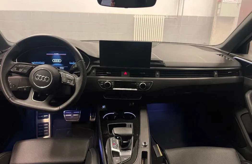 2024 Audi A4L 2.0T 190HP L4 7DCT,autocango,china used car exporter,china ev exporter,chinese used car exporter,chinese used ev exporter