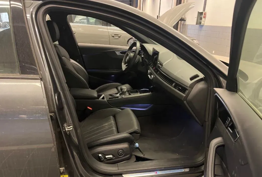 2024 Audi A4L 2.0T 190HP L4 7DCT,autocango,china used car exporter,china ev exporter,chinese used car exporter,chinese used ev exporter