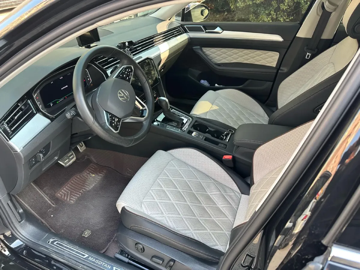 2024 Volkswagen Magotan 2.0T 186HP L4 7DCT,autocango,china used car exporter,china ev exporter,chinese used car exporter,chinese used ev exporter