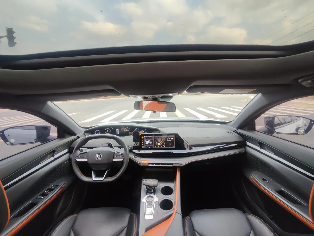 2022 ChangAn UNI-V 1.5T 188HP L4 7DCT,autocango,china used car exporter,china ev exporter,chinese used car exporter,chinese used ev exporter