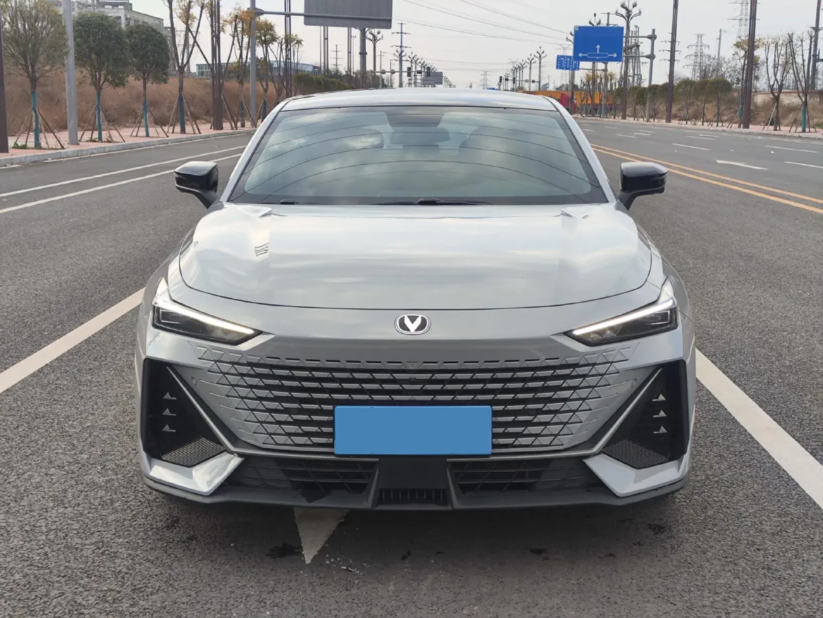 2022 ChangAn UNI-V 1.5T 188HP L4 7DCT,autocango,china used car exporter,china ev exporter,chinese used car exporter,chinese used ev exporter