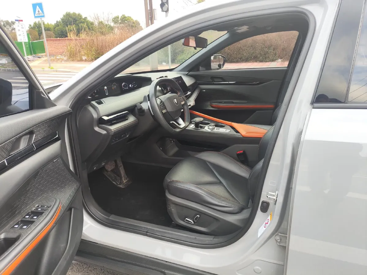 2022 ChangAn UNI-V 1.5T 188HP L4 7DCT,autocango,china used car exporter,china ev exporter,chinese used car exporter,chinese used ev exporter