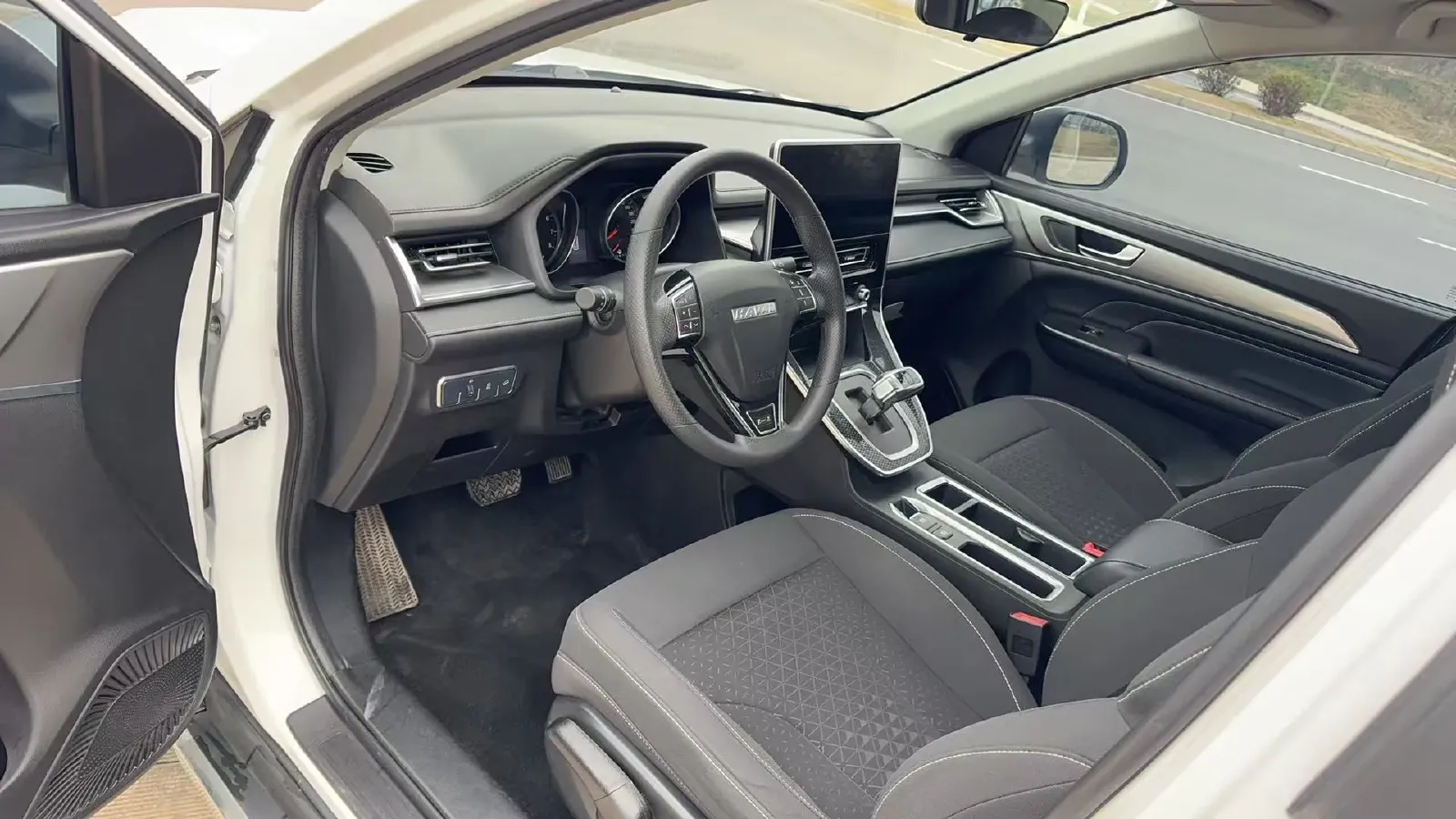 2021 Haval M6 1.5T 150HP L4 7DCT,autocango,china used car exporter,china ev exporter,chinese used car exporter,chinese used ev exporter