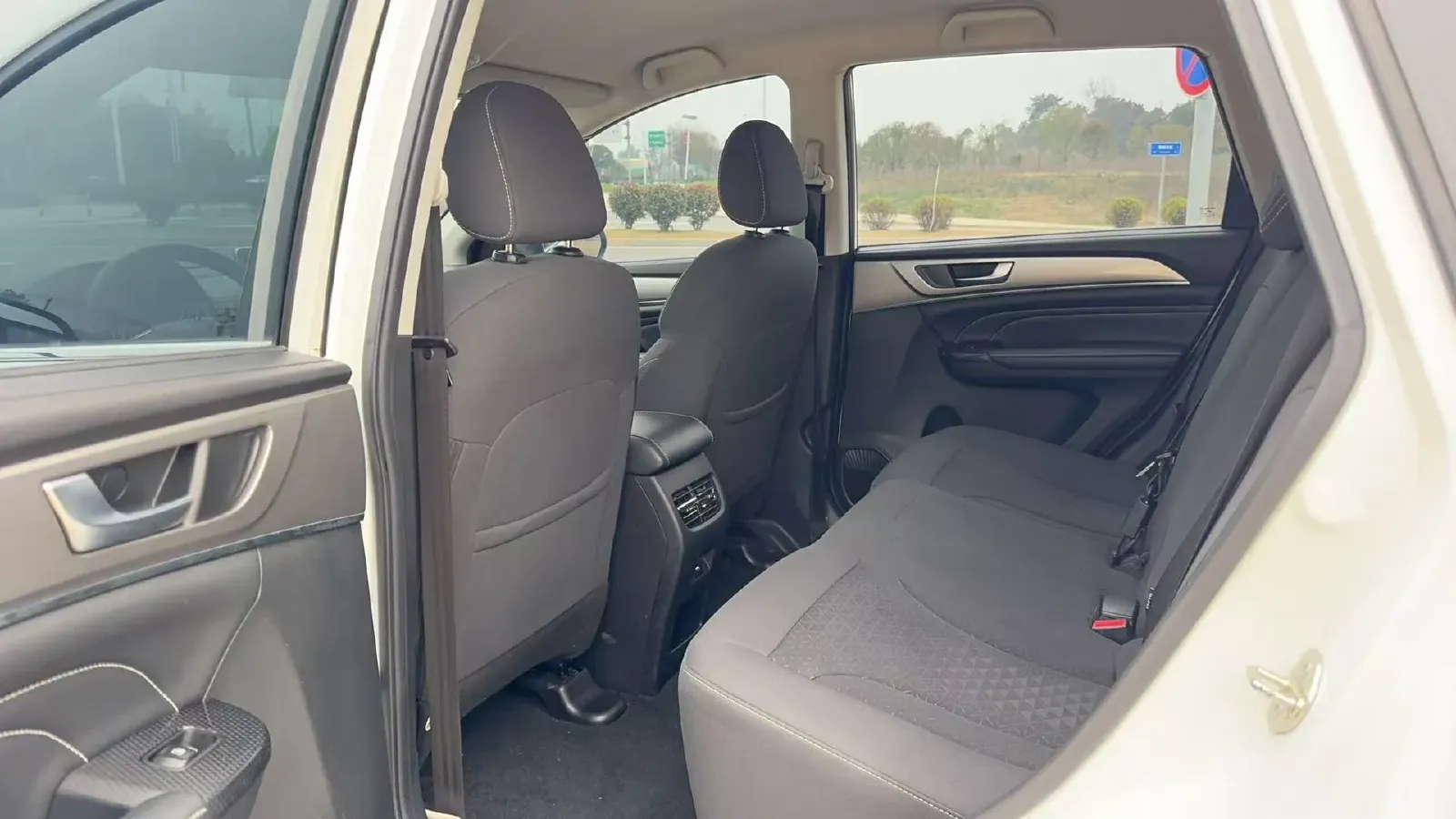 2021 Haval M6 1.5T 150HP L4 7DCT,autocango,china used car exporter,china ev exporter,chinese used car exporter,chinese used ev exporter