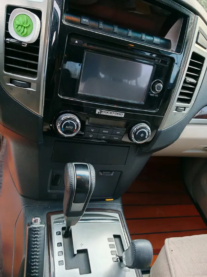 2018 Mitsubishi Pajero 3.0L 174HP V6 5AT,autocango,china used car exporter,china ev exporter,chinese used car exporter,chinese used ev exporter