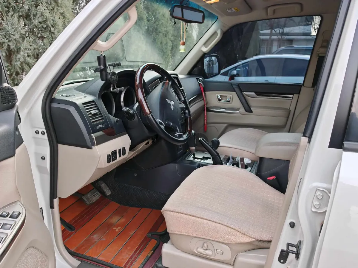 2018 Mitsubishi Pajero 3.0L 174HP V6 5AT,autocango,china used car exporter,china ev exporter,chinese used car exporter,chinese used ev exporter