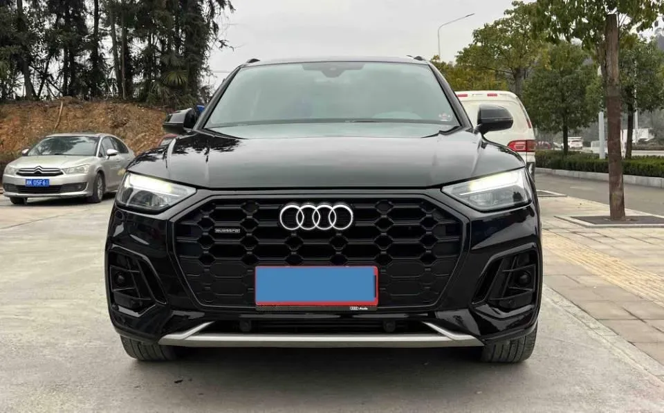 2023 Audi Q5L 2.0T 190HP L4 7DCT,autocango,china used car exporter,china ev exporter,chinese used car exporter,chinese used ev exporter