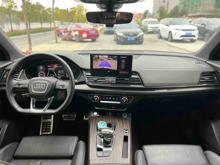 2023 Audi Q5L 2.0T 190HP L4 7DCT,autocango,china used car exporter,china ev exporter,chinese used car exporter,chinese used ev exporter