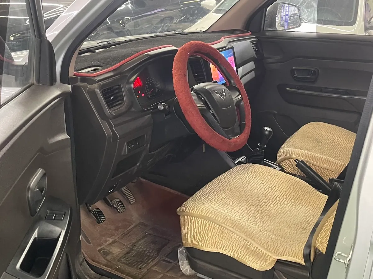 2019 WuLing HongGuang V 1.5L 99HP L4 6MT,autocango,china used car exporter,china ev exporter,chinese used car exporter,chinese used ev exporter