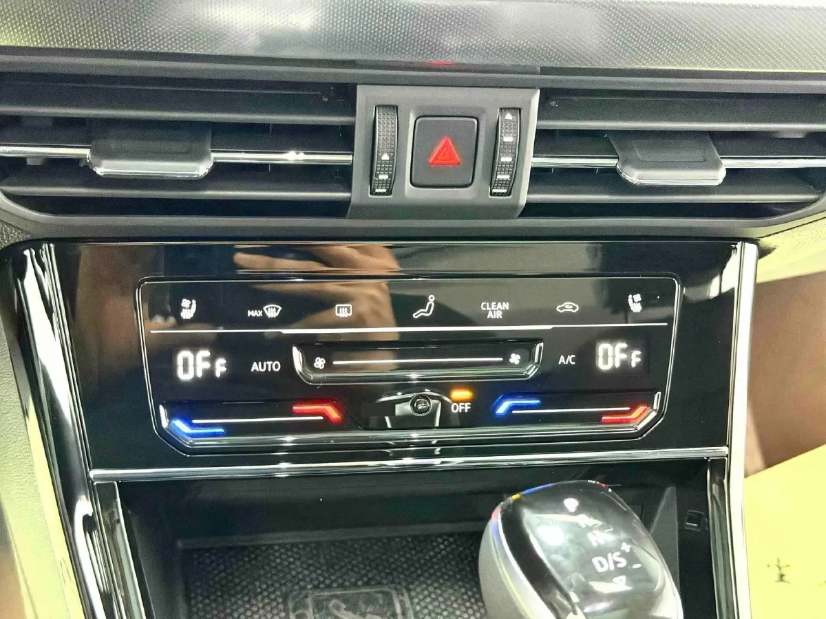 2024 Volkswagen Passat 2.0T 220HP L4 7DCT,autocango,china used car exporter,china ev exporter,chinese used car exporter,chinese used ev exporter