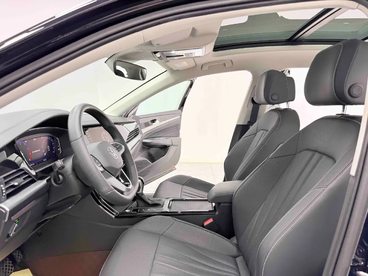 2024 Volkswagen Passat 2.0T 220HP L4 7DCT,autocango,china used car exporter,china ev exporter,chinese used car exporter,chinese used ev exporter