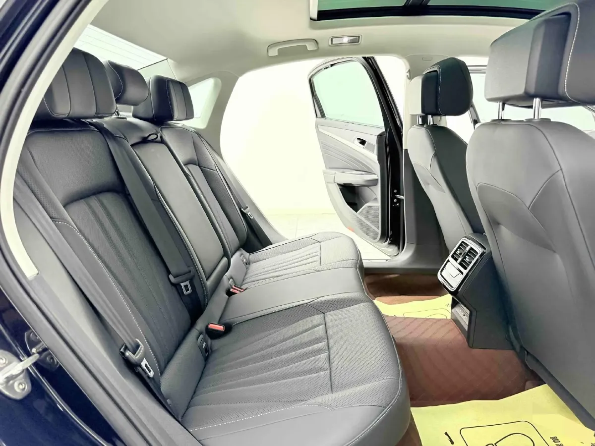 2024 Volkswagen Passat 2.0T 220HP L4 7DCT,autocango,china used car exporter,china ev exporter,chinese used car exporter,chinese used ev exporter