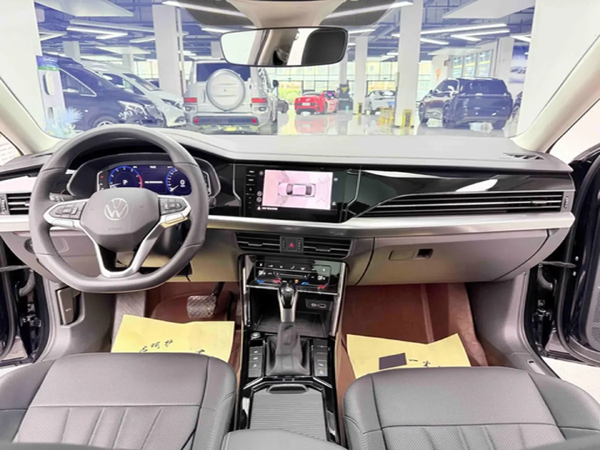 2024 Volkswagen Passat 2.0T 220HP L4 7DCT,autocango,china used car exporter,china ev exporter,chinese used car exporter,chinese used ev exporter