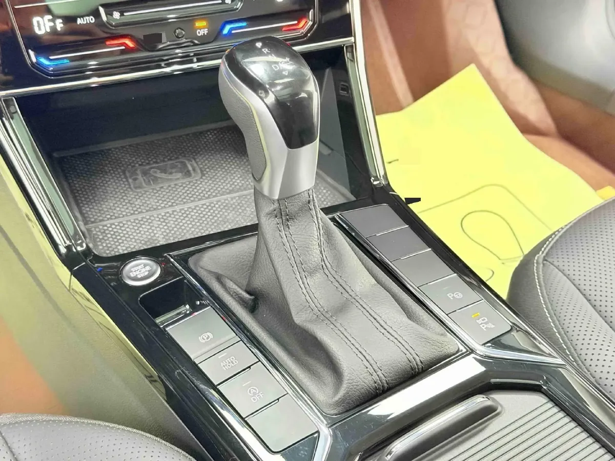 2024 Volkswagen Passat 2.0T 220HP L4 7DCT,autocango,china used car exporter,china ev exporter,chinese used car exporter,chinese used ev exporter