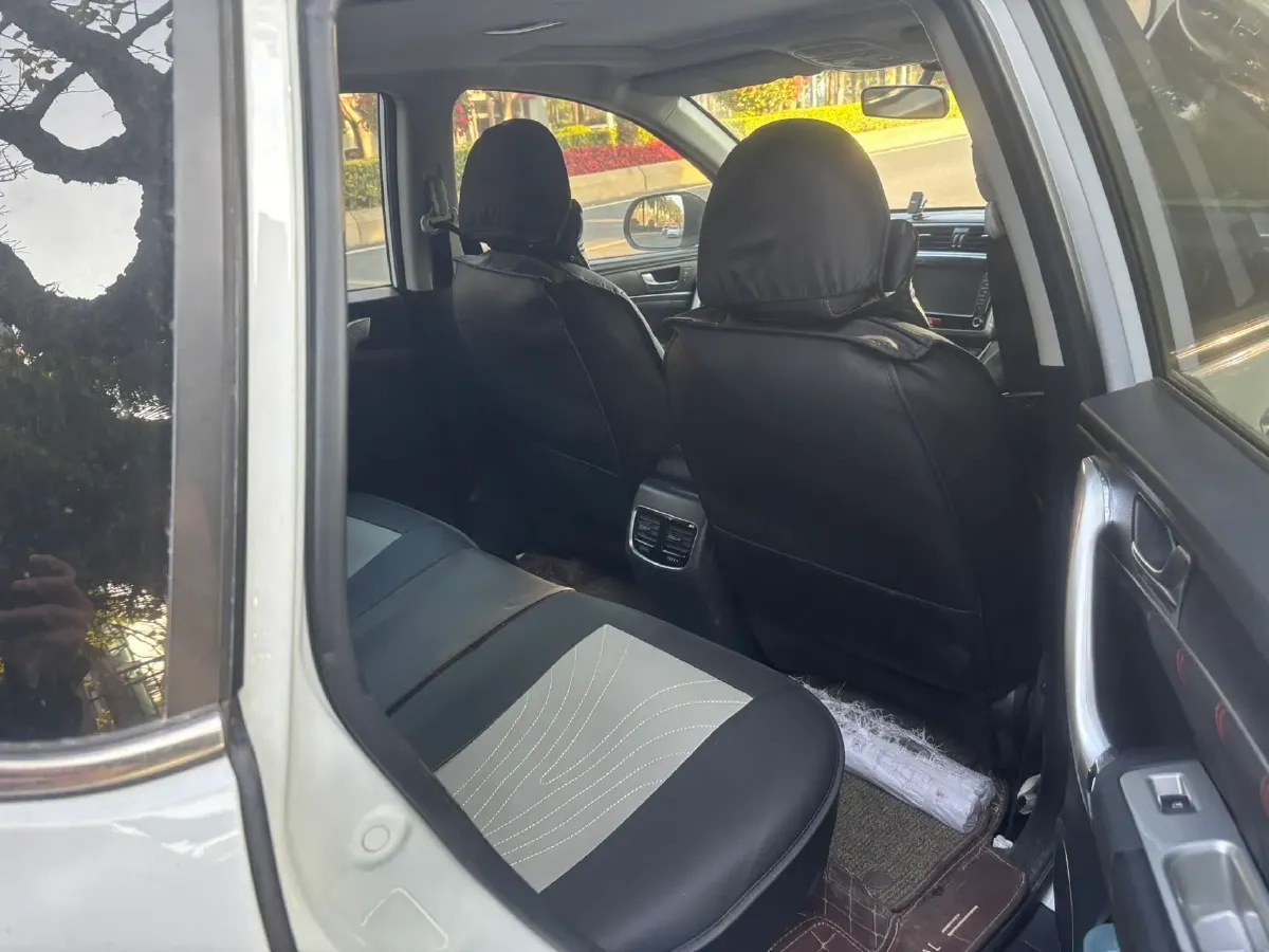 2019 Haval M6 1.5T 150HP L4 7DCT,autocango,china used car exporter,china ev exporter,chinese used car exporter,chinese used ev exporter