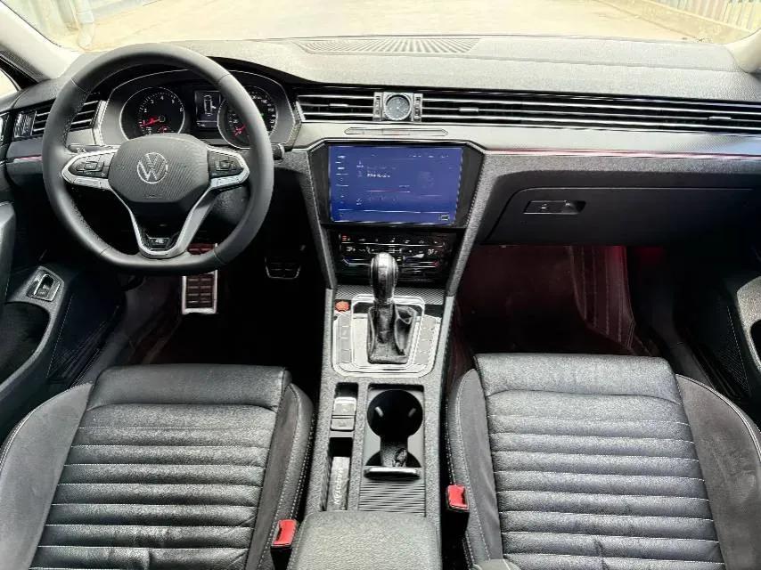 2020 Volkswagen Magotan 2.0T 186HP L4 7DCT,autocango,china used car exporter,china ev exporter,chinese used car exporter,chinese used ev exporter