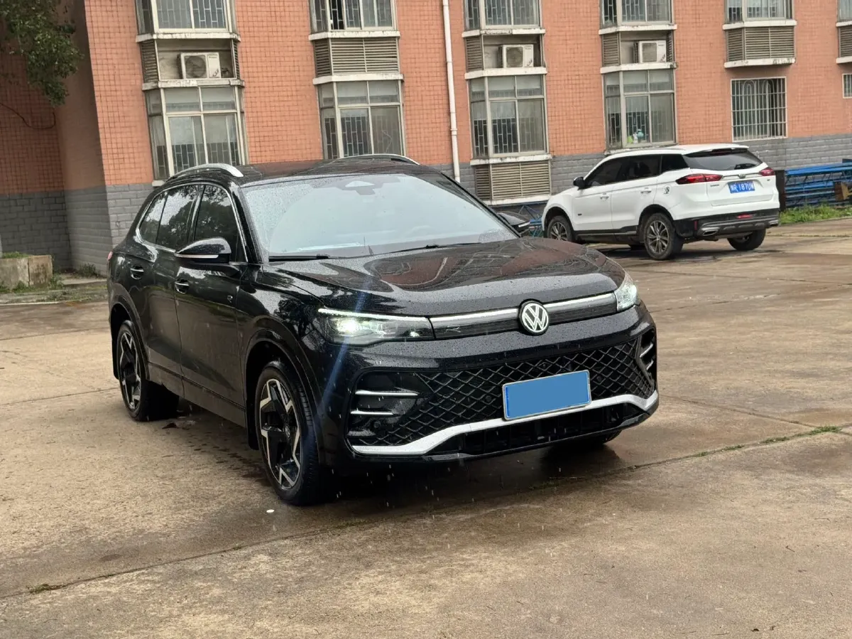 2025 Volkswagen Tiguan L 2.0T 220HP L4 7DCT,autocango,china used car exporter,china ev exporter,chinese used car exporter,chinese used ev exporter