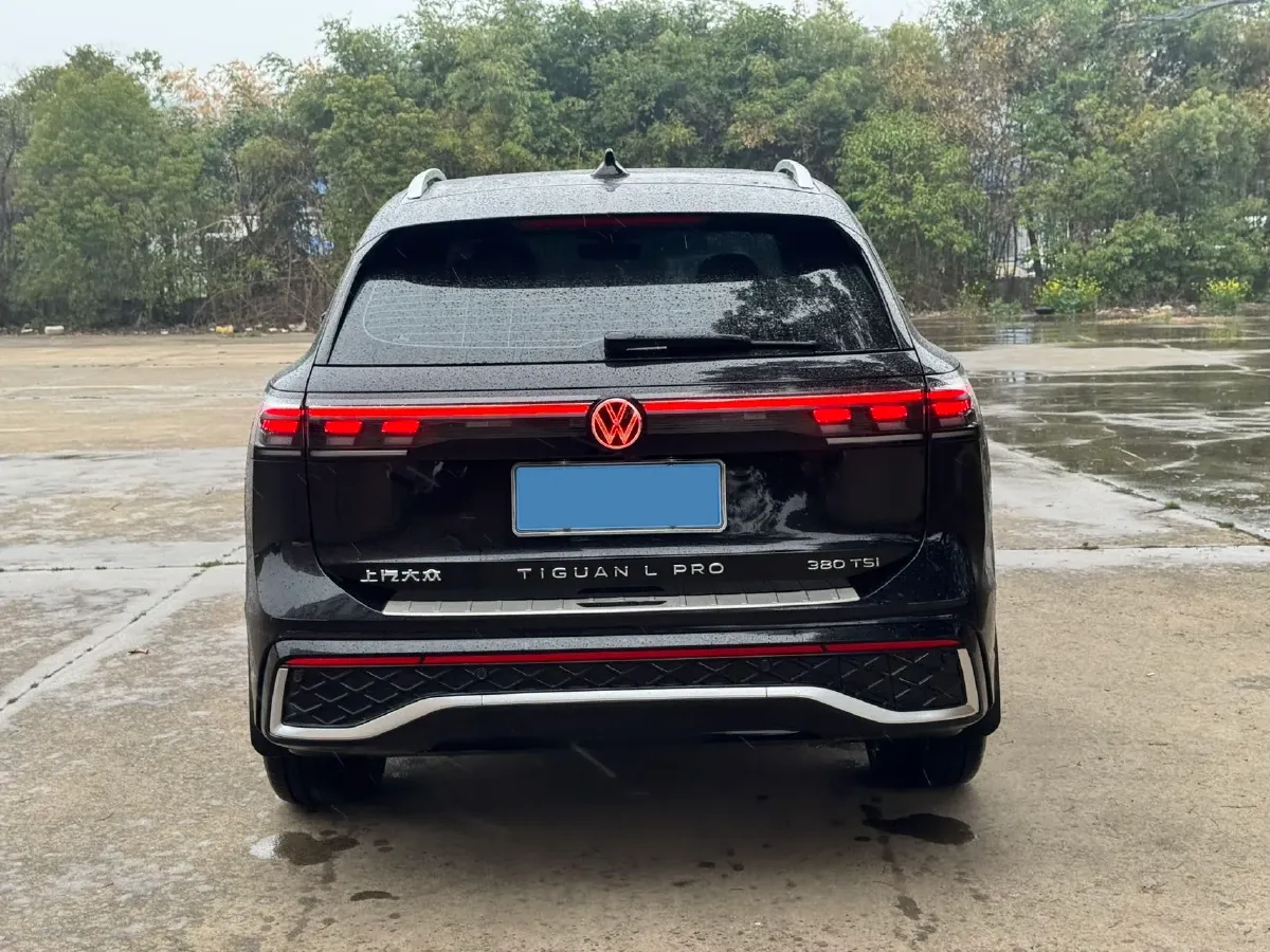 2025 Volkswagen Tiguan L 2.0T 220HP L4 7DCT,autocango,china used car exporter,china ev exporter,chinese used car exporter,chinese used ev exporter