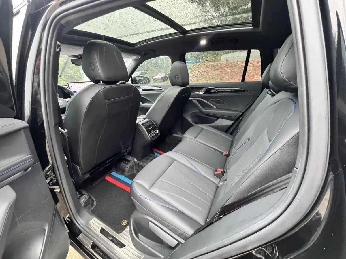 2025 Volkswagen Tiguan L 2.0T 220HP L4 7DCT,autocango,china used car exporter,china ev exporter,chinese used car exporter,chinese used ev exporter