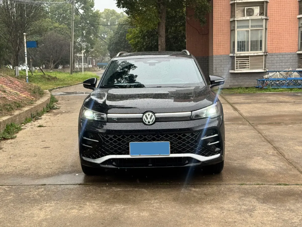 2025 Volkswagen Tiguan L 2.0T 220HP L4 7DCT,autocango,china used car exporter,china ev exporter,chinese used car exporter,chinese used ev exporter