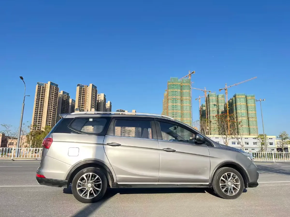 2019 BaoJun 730 1.5L 105HP L4 6MT,autocango,china used car exporter,china ev exporter,chinese used car exporter,chinese used ev exporter