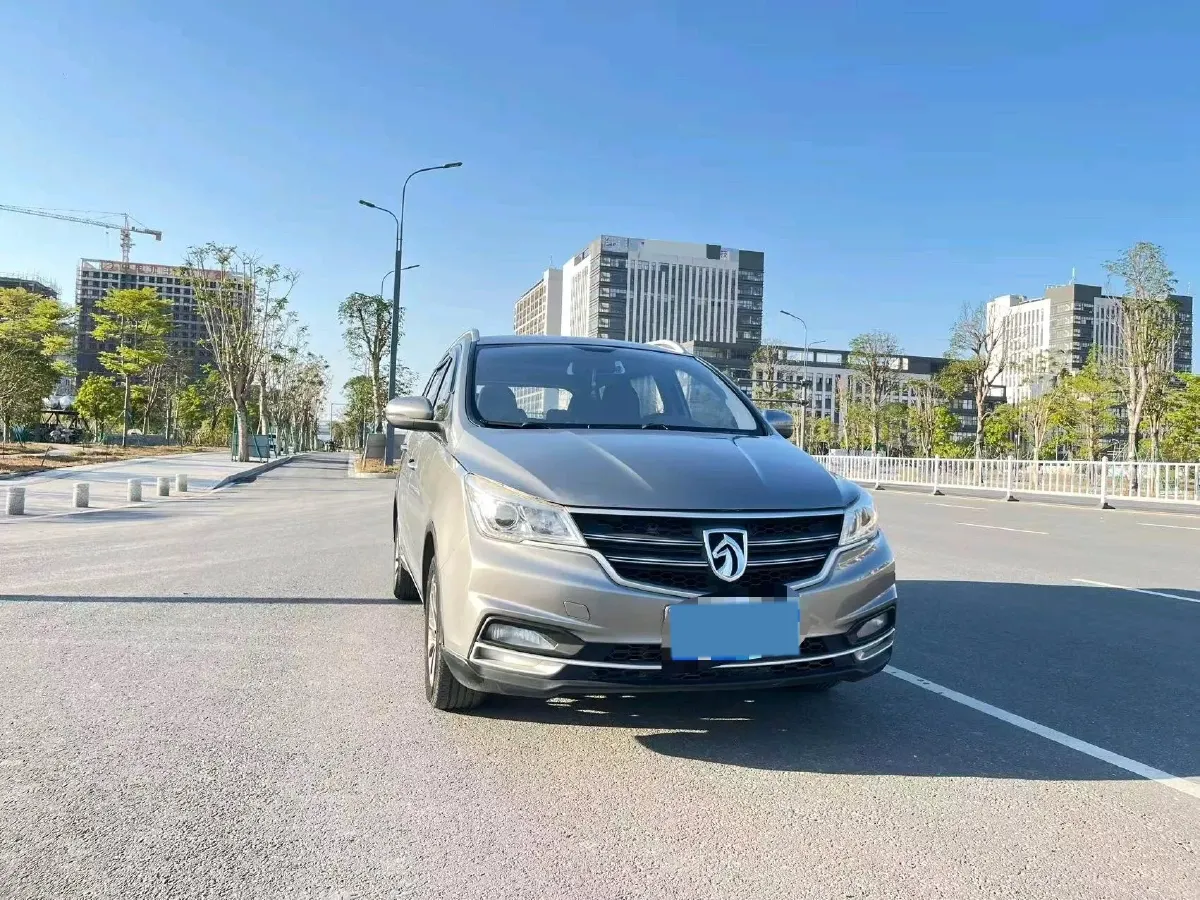 2019 BaoJun 730 1.5L 105HP L4 6MT,autocango,china used car exporter,china ev exporter,chinese used car exporter,chinese used ev exporter