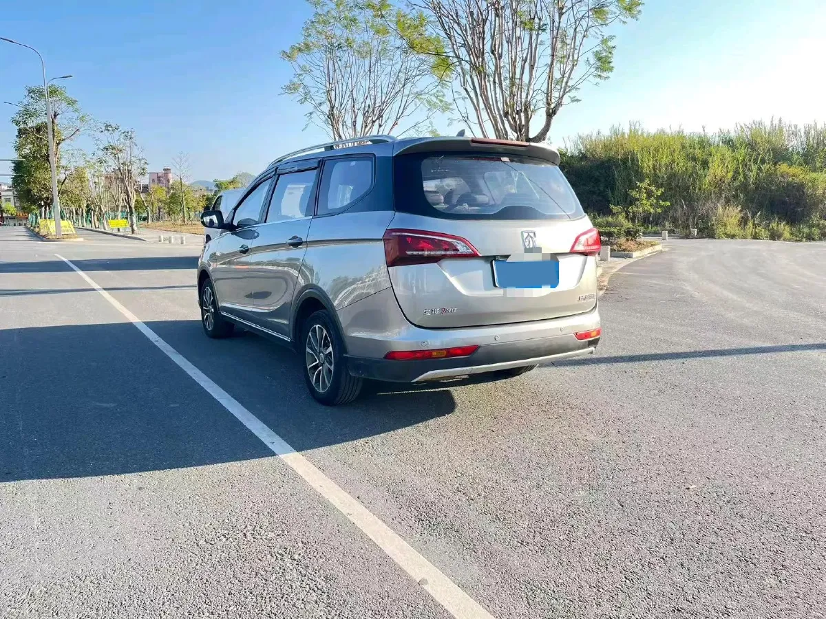 2019 BaoJun 730 1.5L 105HP L4 6MT,autocango,china used car exporter,china ev exporter,chinese used car exporter,chinese used ev exporter