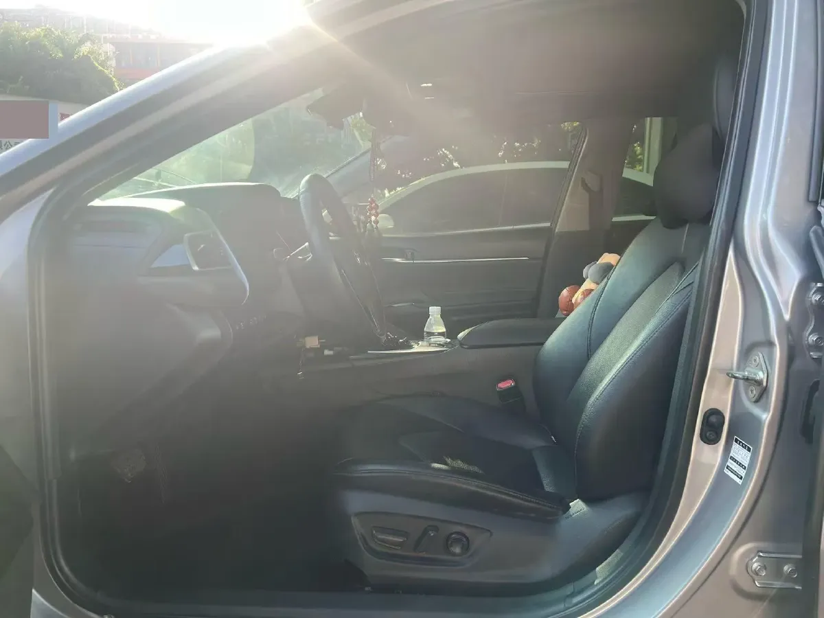 2021 Toyota Camry 2.5L 209HP L4 8AT,autocango,china used car exporter,china ev exporter,chinese used car exporter,chinese used ev exporter