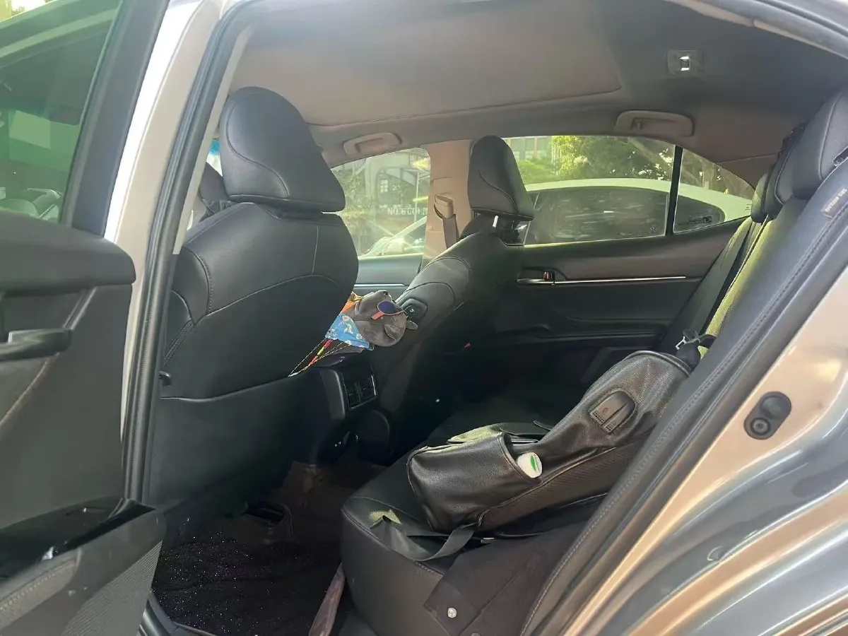 2021 Toyota Camry 2.5L 209HP L4 8AT,autocango,china used car exporter,china ev exporter,chinese used car exporter,chinese used ev exporter